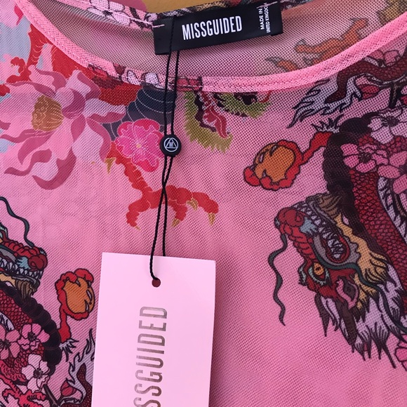 90s inspired crop top 🐉 print - Picture 4 of 6